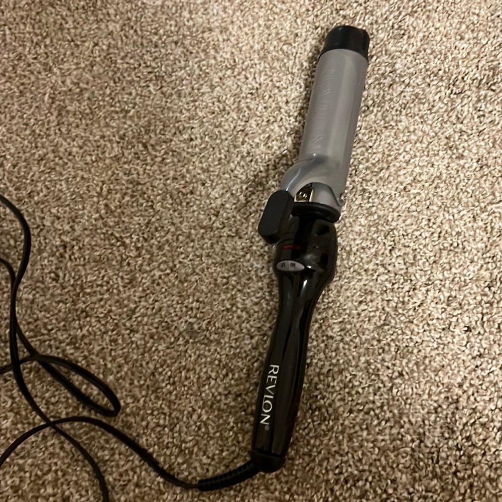 Revlon 1.5 inch curler with clamp CAN BUNDLE WITH OTHER HAIR PRODUCTS
